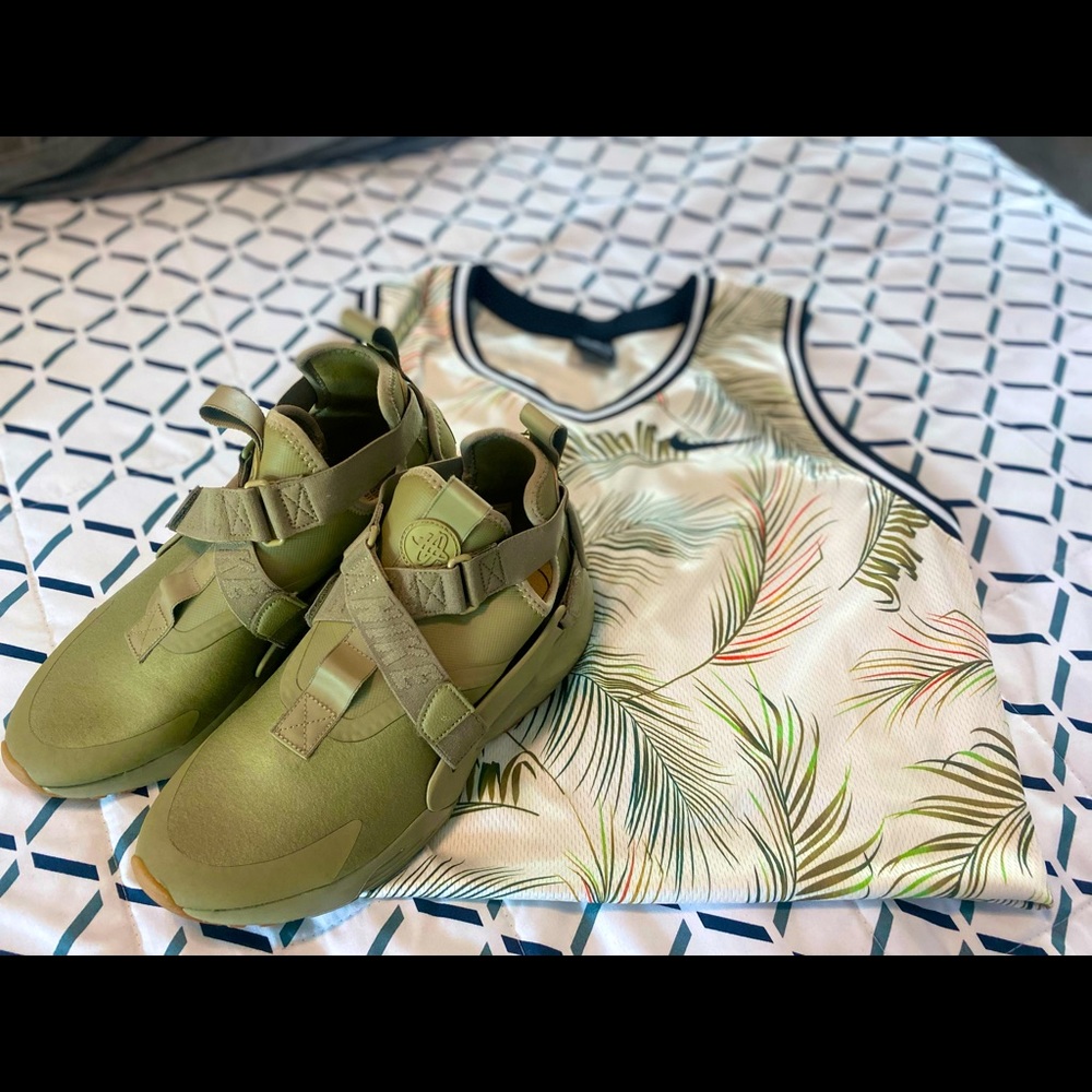 Like New Men’s Nike Jersey XXL